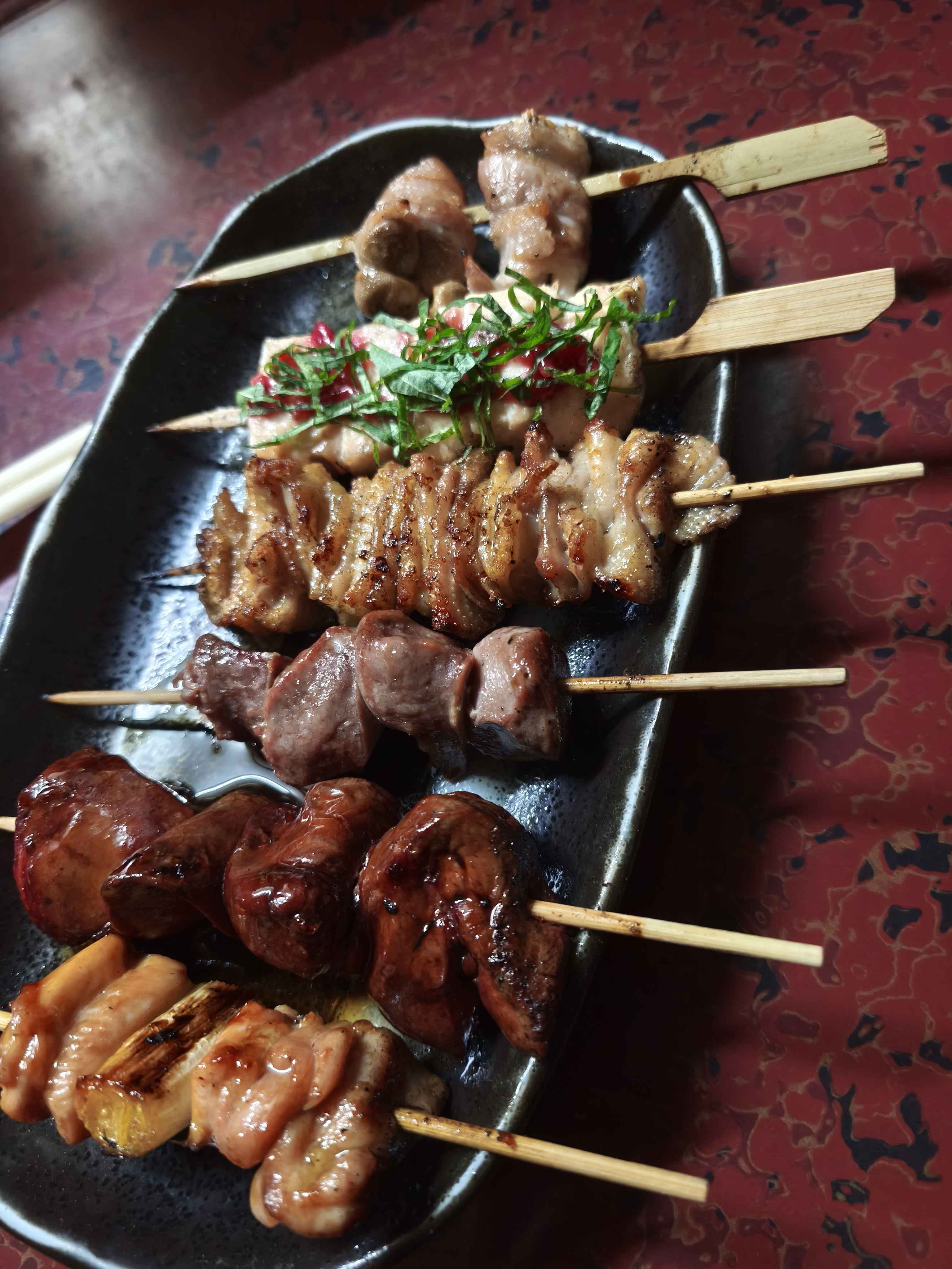 備長炭で焼き上げる串焼き